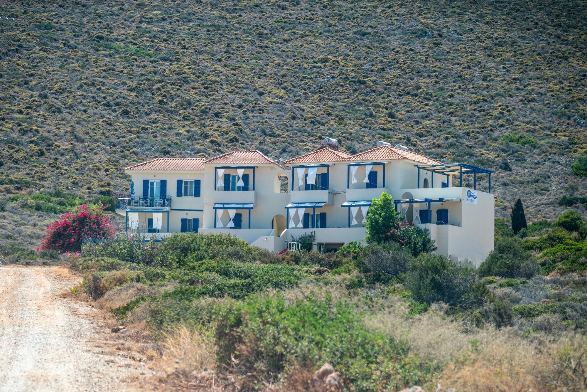 Agnadi Blue Apartments Diakofti Bagian luar foto