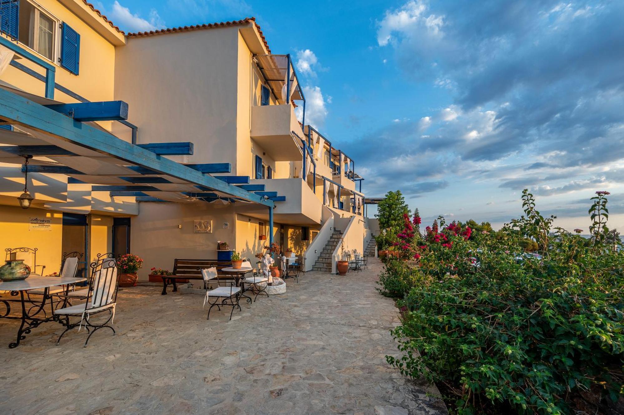 Agnadi Blue Apartments Diakofti Bagian luar foto