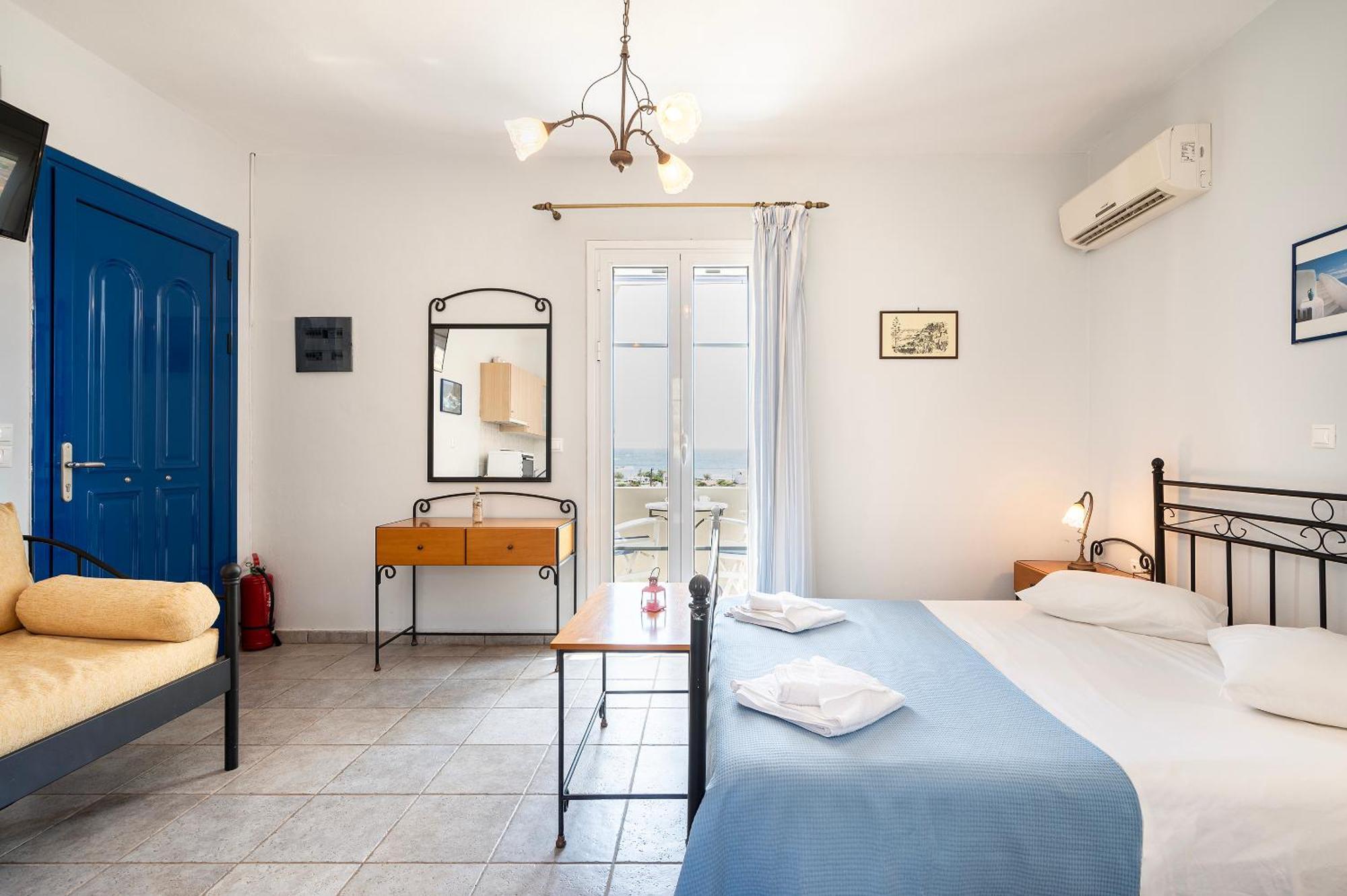 Agnadi Blue Apartments Diakofti Bagian luar foto