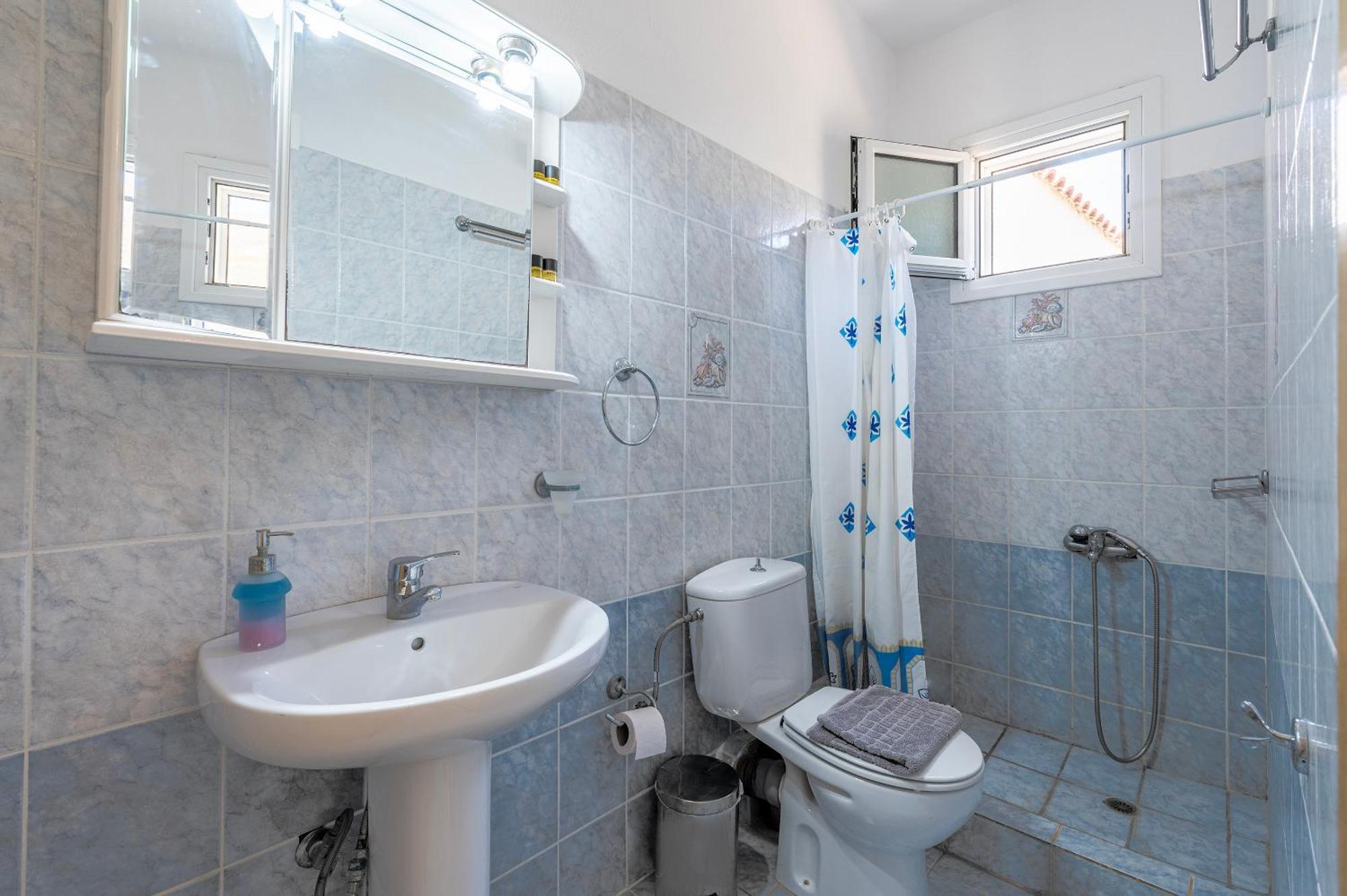 Agnadi Blue Apartments Diakofti Bagian luar foto