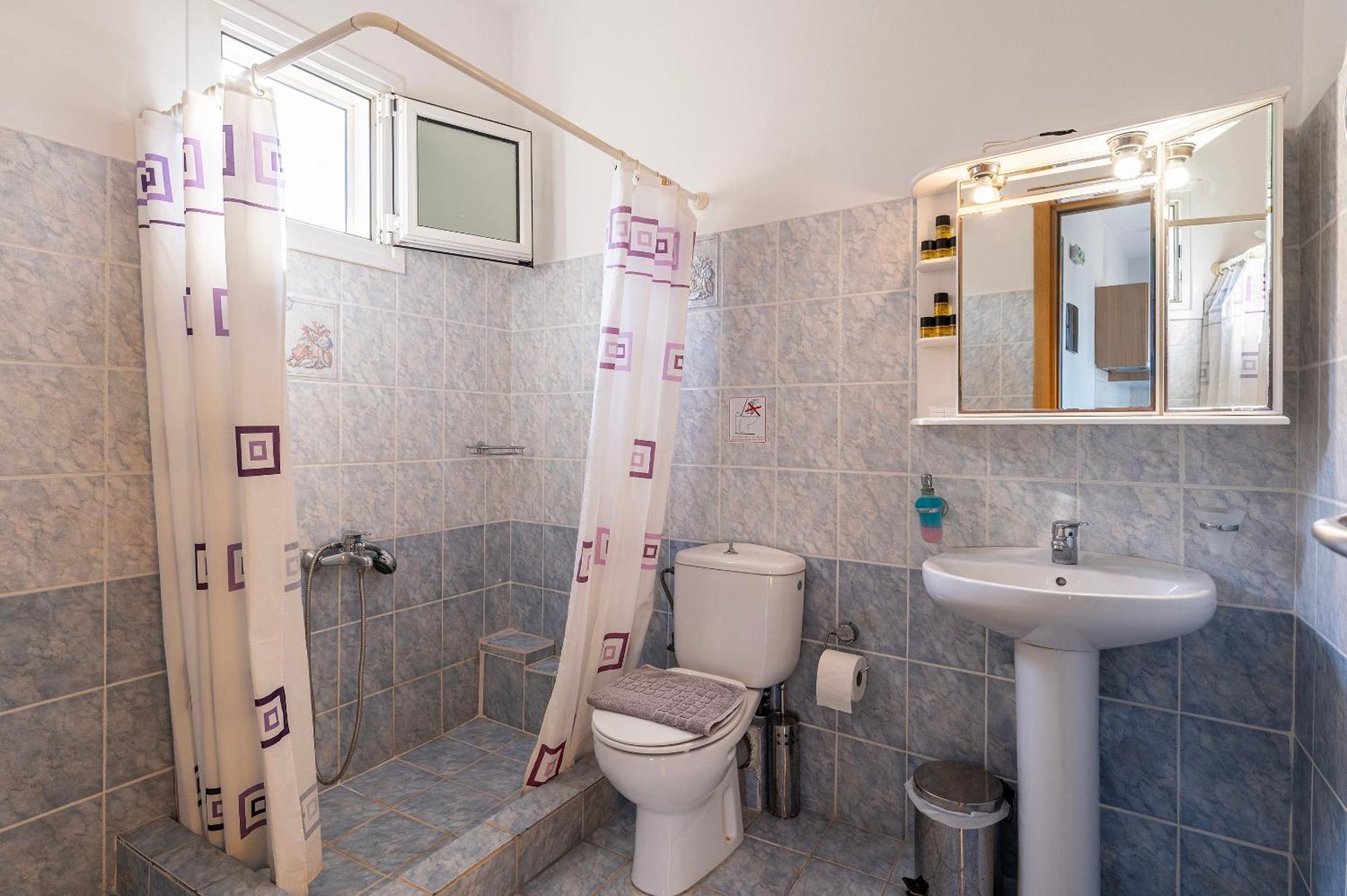 Agnadi Blue Apartments Diakofti Bagian luar foto